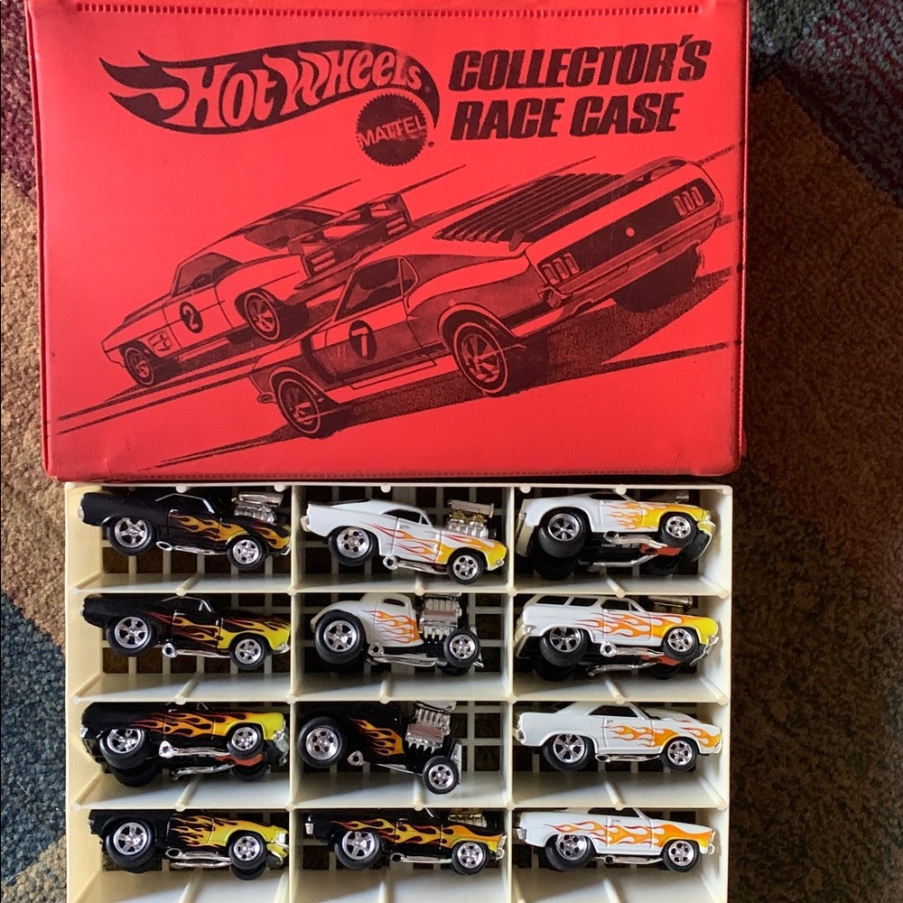 HOT WHEELS Red Collector's Race Case + Cars!